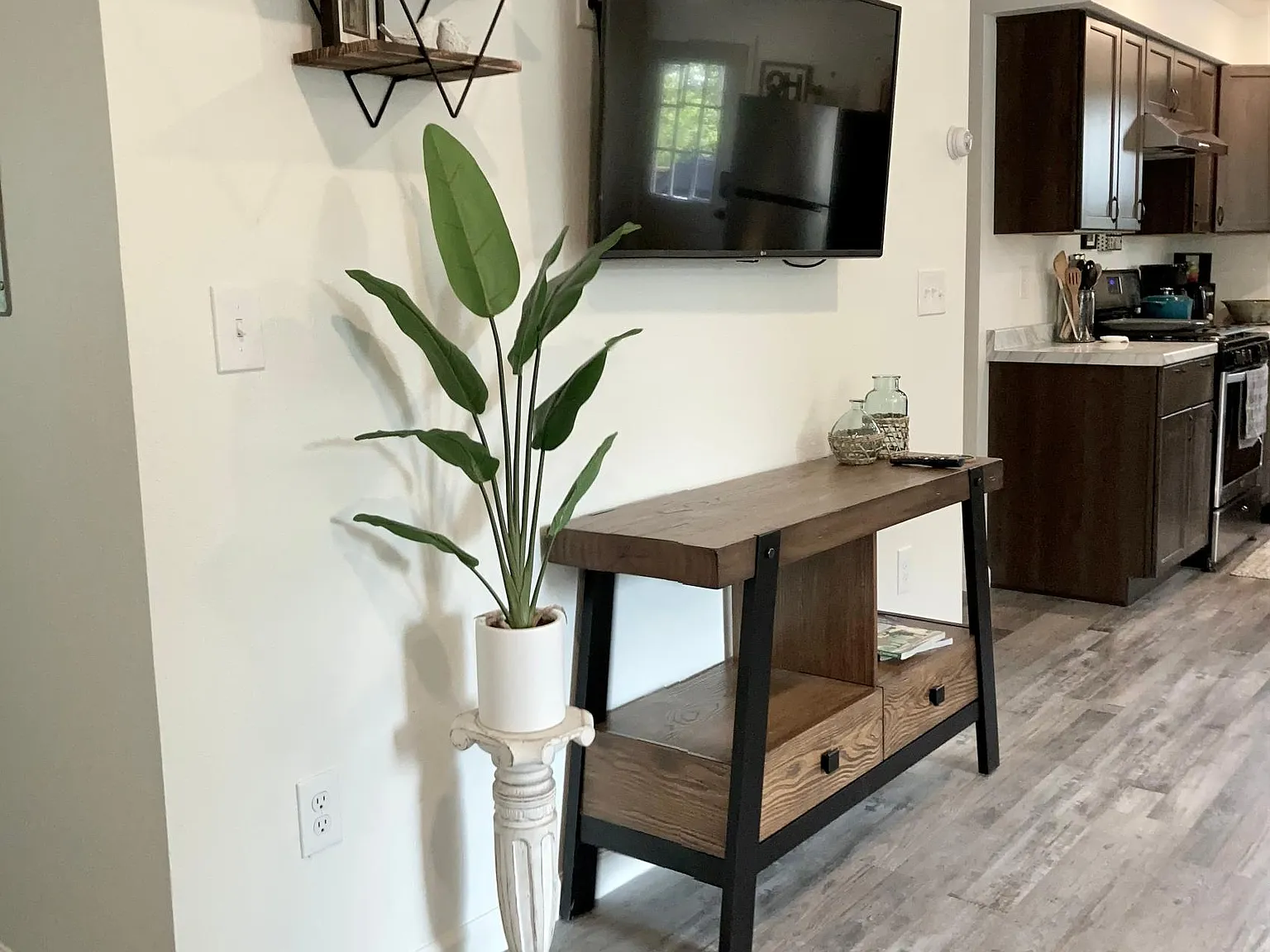 2 bed, 950 sqft, $1,765 — Photo 2