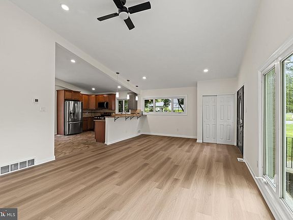 5th image of 1525 Erbs Mill Rd