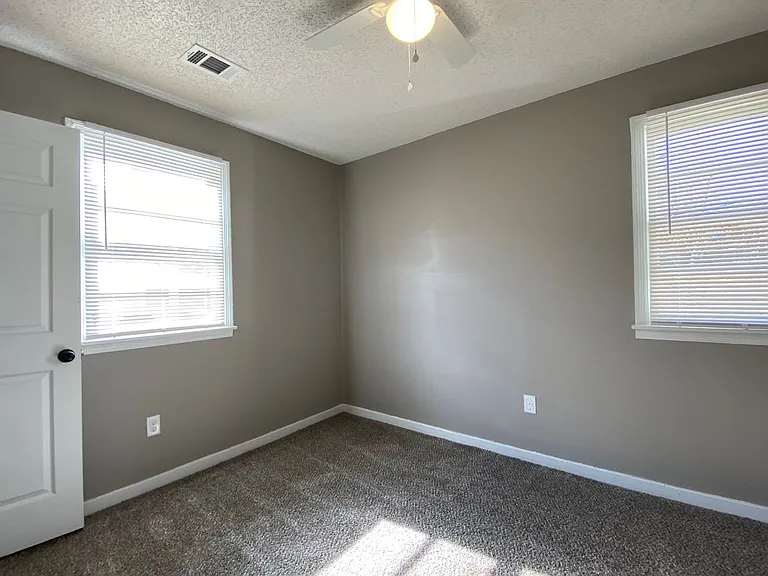3559 Rochester Rd — Photo 8