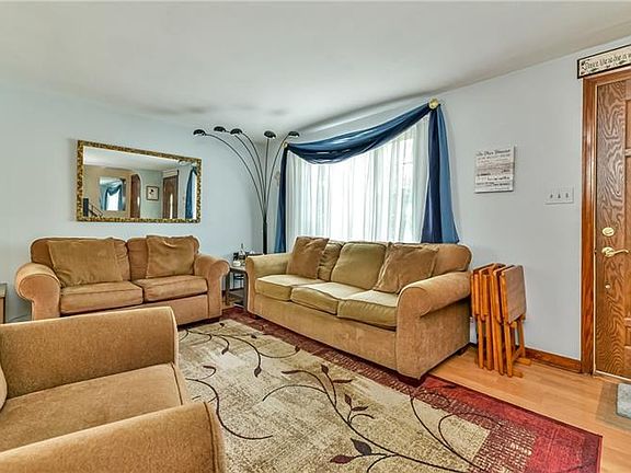 3rd image of 833 Pennwood Dr