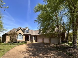 707 Farmington Dr, Lebanon, TN 37087