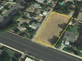 712 9th St, Sanger, CA 93657