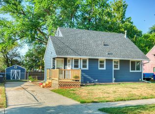 2304 Farwell Rd, Des Moines, IA 50317