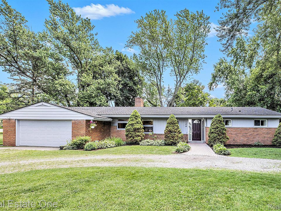 1st image of 124 Belhaven Dr