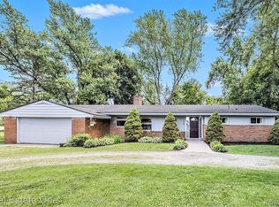 124 Belhaven Dr, Troy, MI 48085