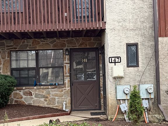 2nd image of 147 Weedon Ct #147