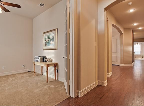 4th image of 536 Castlewood Dr
