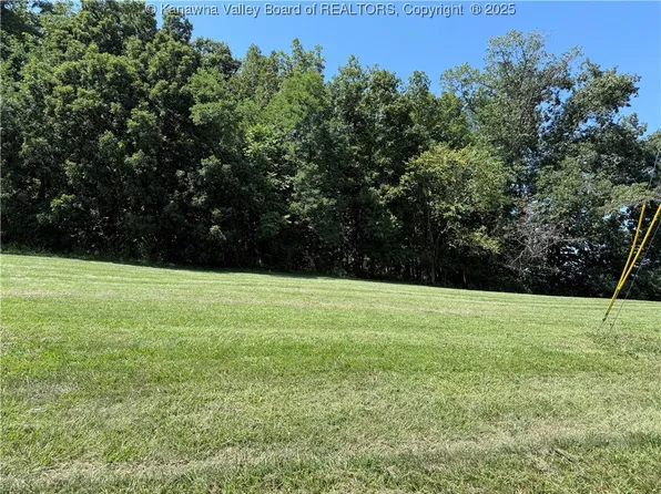 72 Sunday Silence Dr, Evans, WV 25241