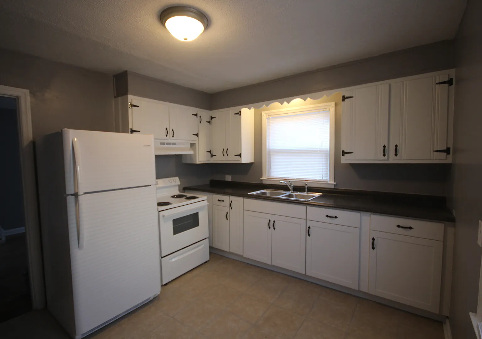 Updated 3-Bedroom Home With Fenced Yard Great Brainerd Location! — Photo 2