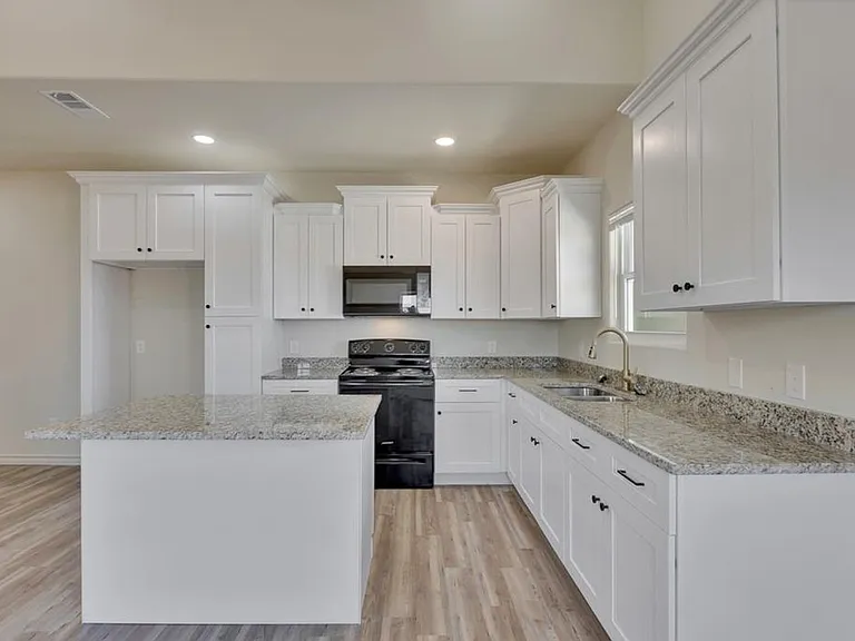 1020 N Eva Ave — Photo 7