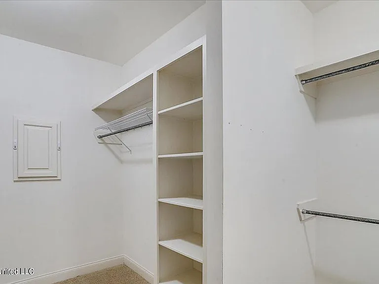 987 N Azalea Dr — Photo 21