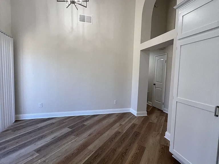 737 Ashbrook Dr — Photo 5