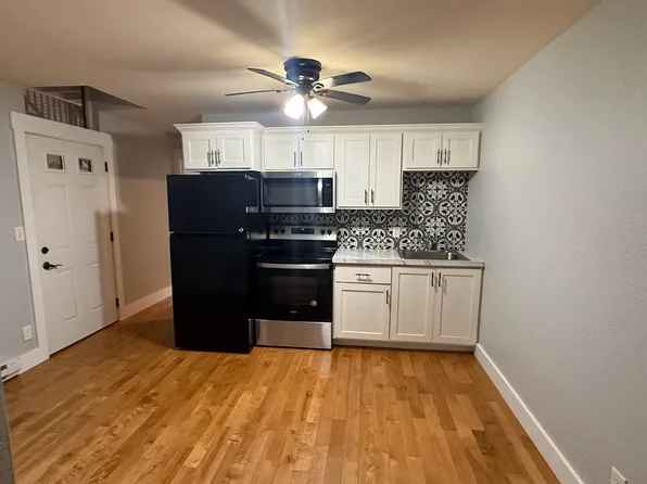 270 W 17th St #13, Dubuque, IA 52001