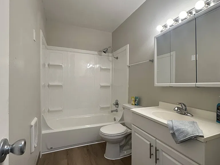 Parkview Apartments — Photo 7