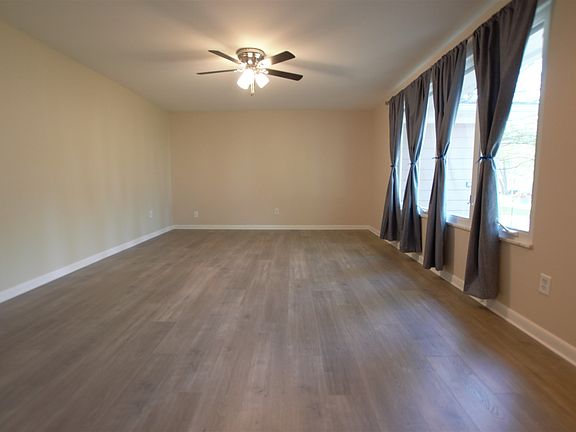 3rd image of 2513 Garden Park Dr