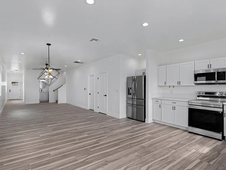 1527 W Hadley St #1 — Photo 15