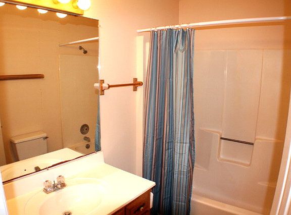 2nd image of 104 Sherwood Forest Cir