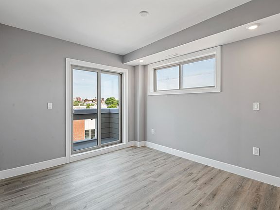 4th image of 1633 N 2nd St Penthouse 401