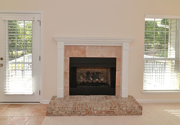 Gas log Fireplace