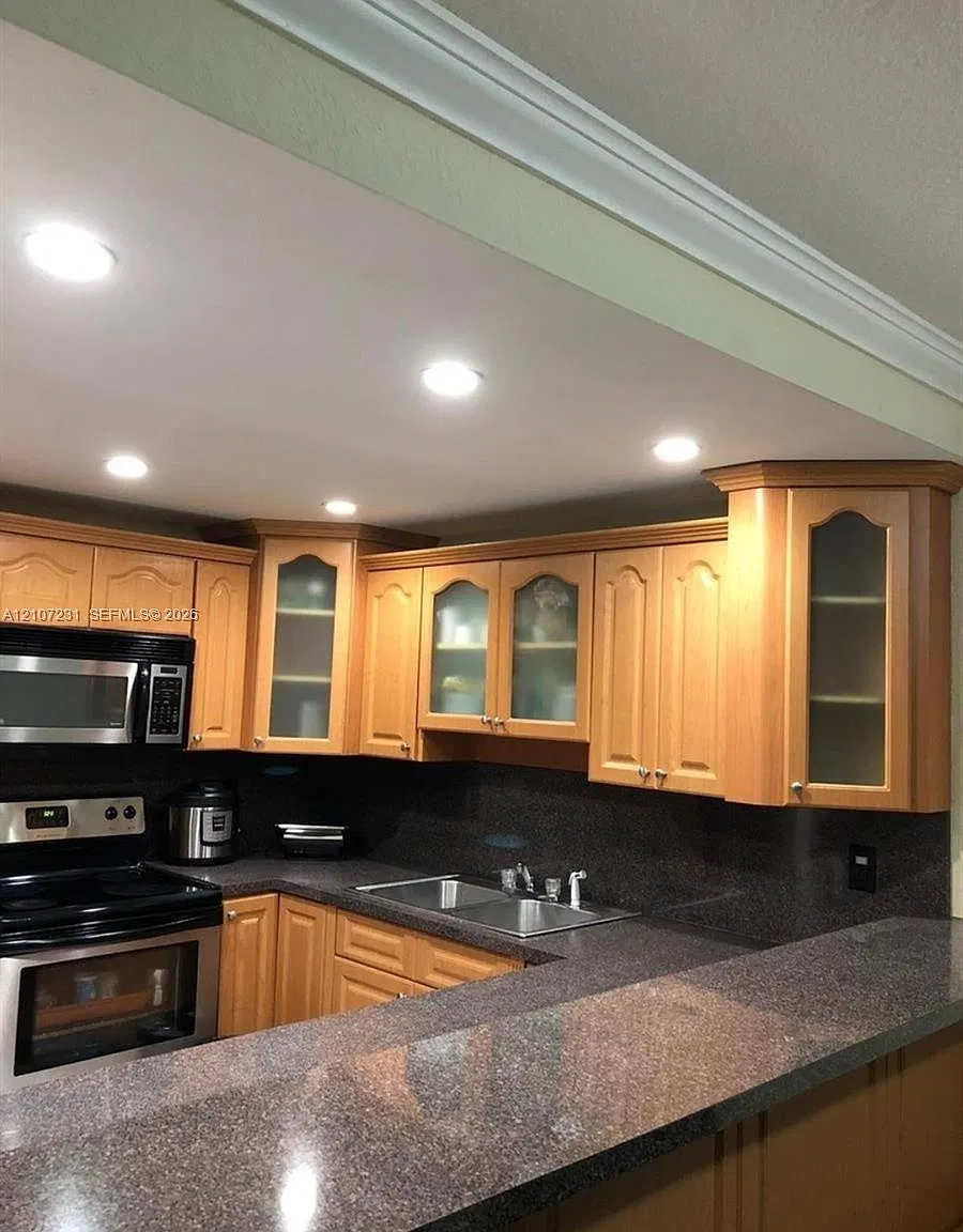 Coral Gate West Condo — Photo 4