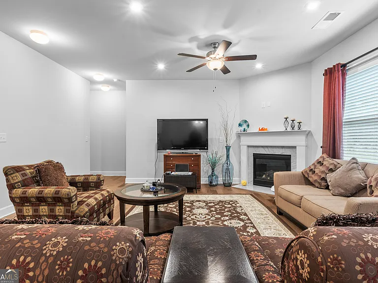5467 Fountain Head Ln — Photo 15