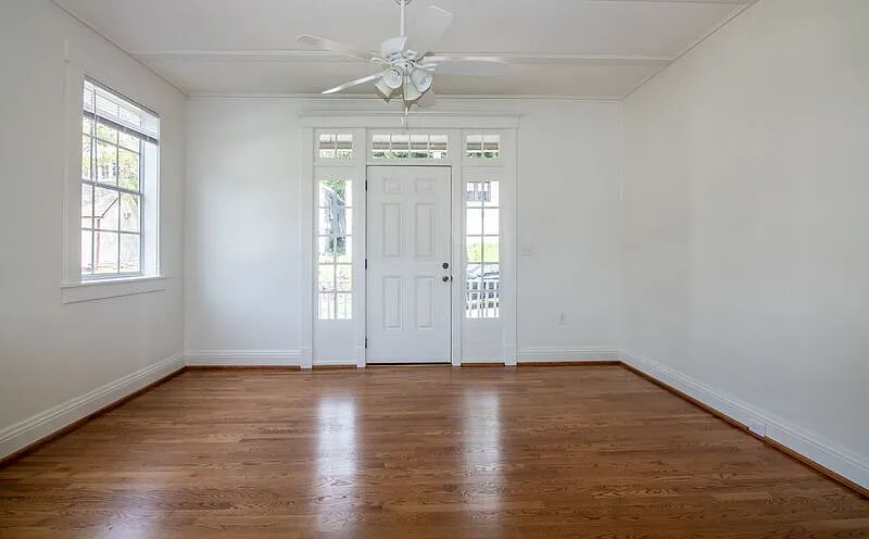 2 bed, 1.0 bath, 710 sqft, $1,200 — Photo 2