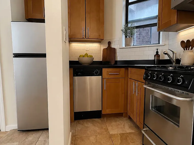 333 E 89th St #1A — Photo 2