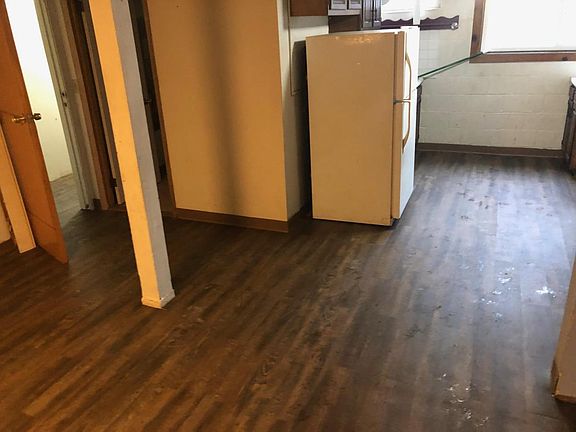 5th image of 302 3rd Ave S #3