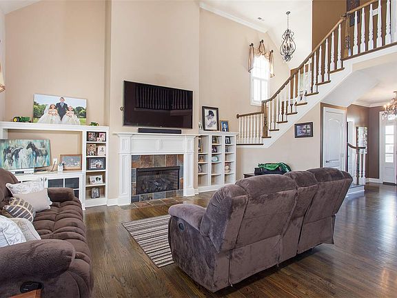 3rd image of 501 Linkside Ln