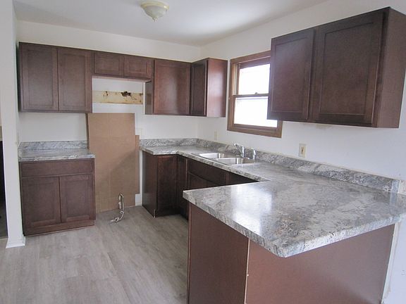 2nd image of 1606 N Park Dr
