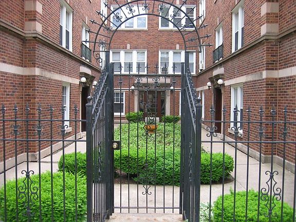 3rd image of 910 Lyman Ave APT 2B
