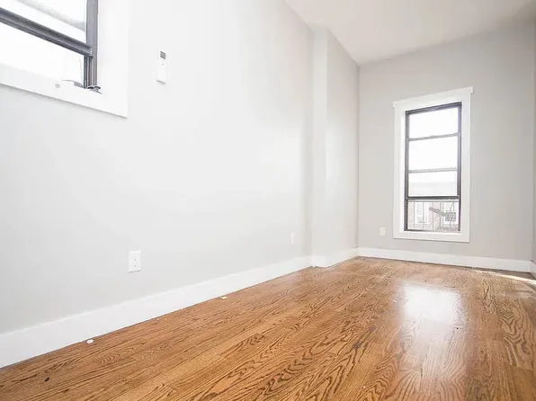 1347 Hancock Street image 7 of 11