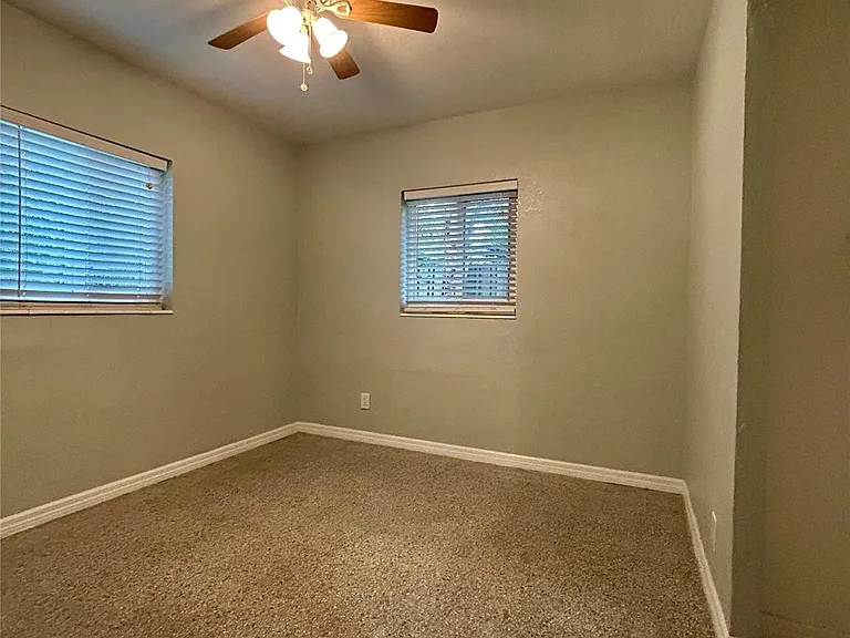 5950 NE 6th Ave — Photo 17