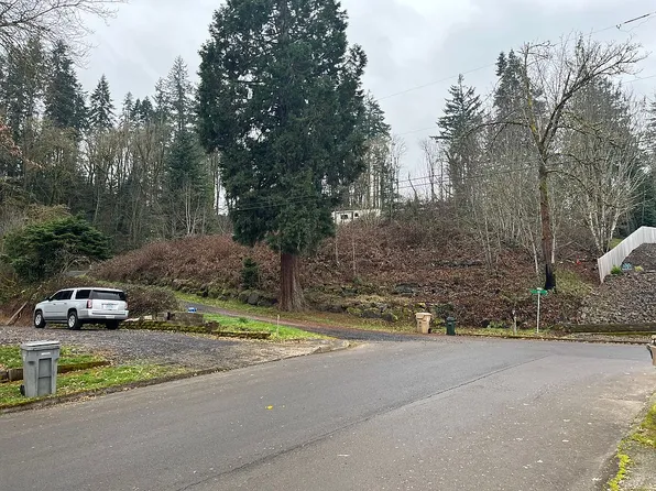 780 1st Ave, Sweet Home, OR 97386