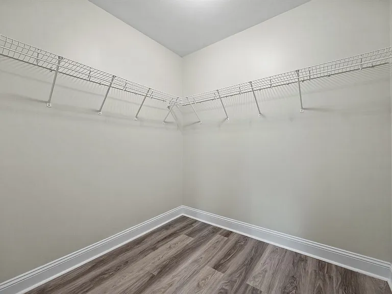 686 Colonial Hills Dr — Photo 25