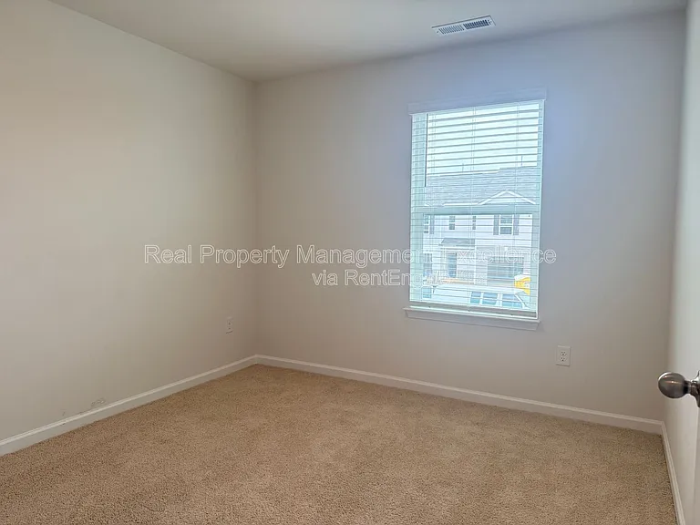 58 Sweet Meadow Rd — Photo 30