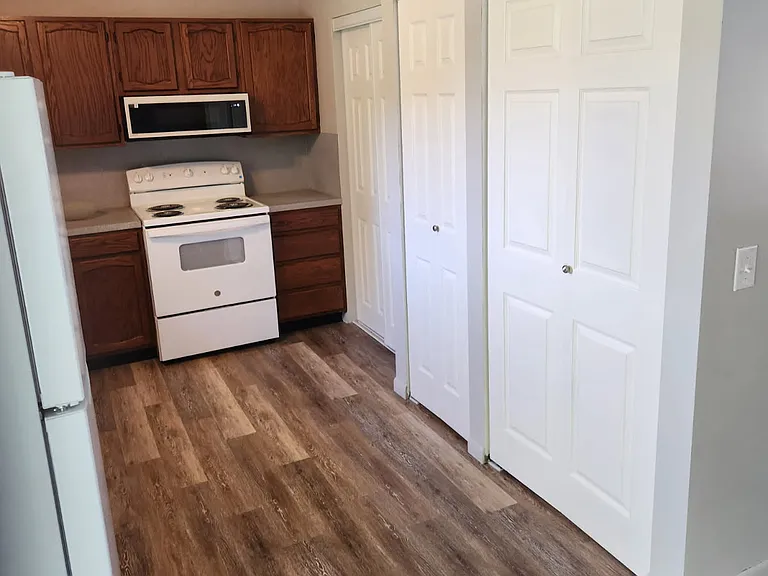 Martin House Apartments — Photo 2