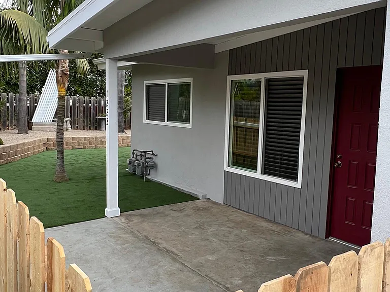 1223 Hermes Ave — Photo 1