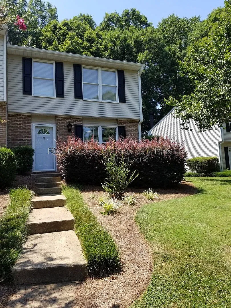 3 bed, 1.5 bath, 1253 sqft, $1,600 — Photo 1