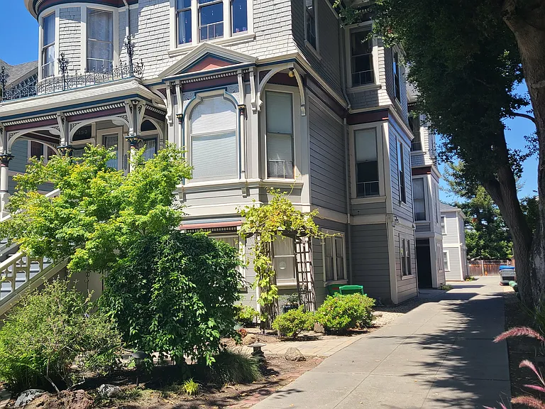 Central Ave — Photo 1