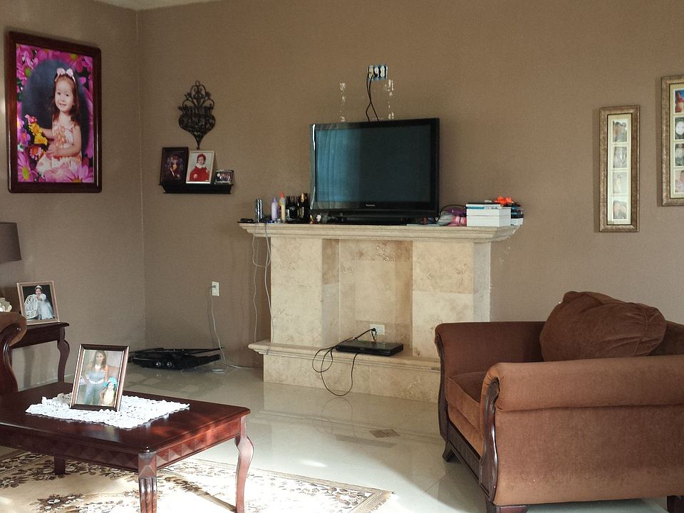2nd image of 1817 Laurel Ct
