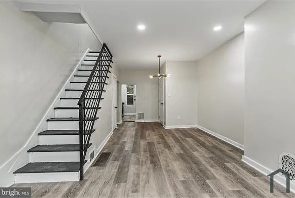 3 bed, 896 sqft, $1,900 — Photo 3
