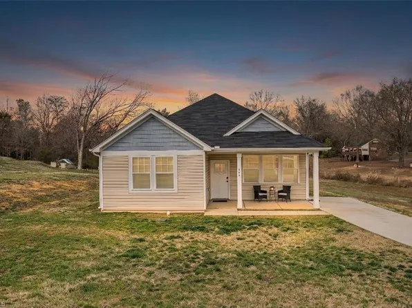 444 Weatherly St, Ramseur, NC 27316