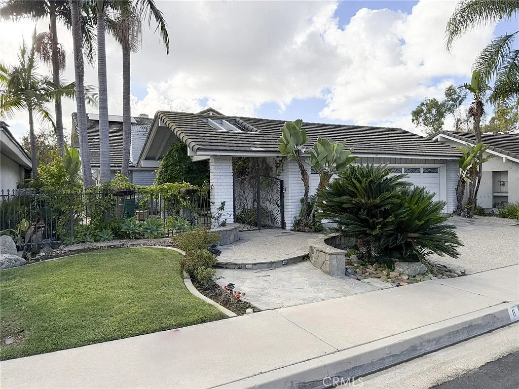 5 bed, 2769 sqft, $7,250 — Photo 1