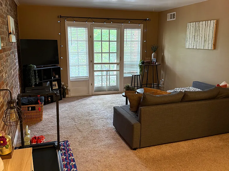 1100 Chatham Park Dr — Photo 2