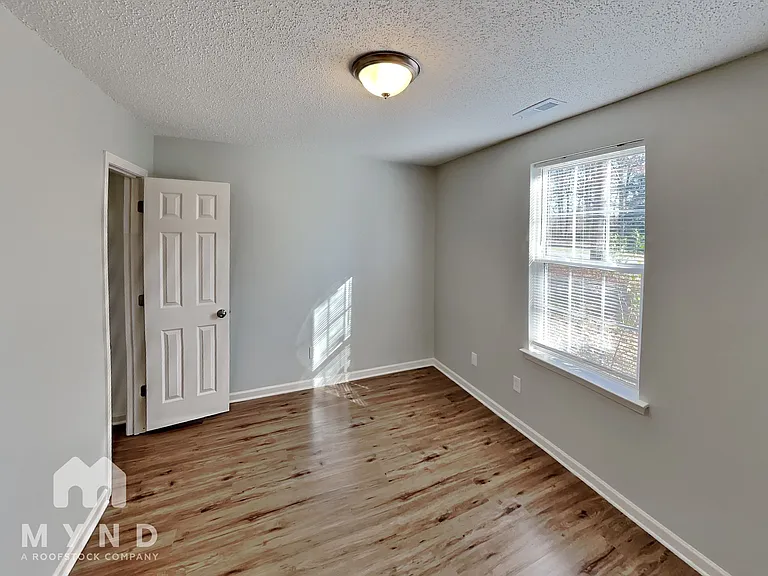 2113 Sunset Blvd — Photo 13