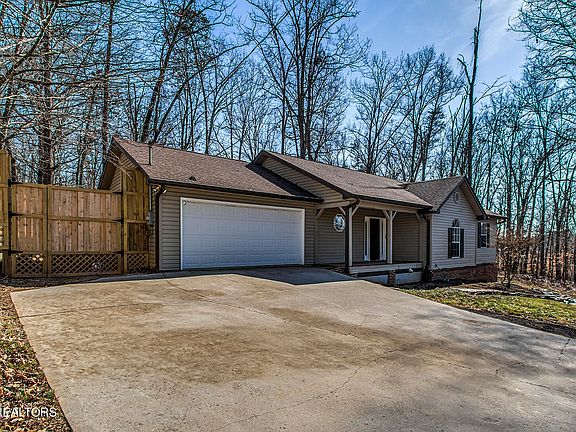 3rd image of 141 Forest Hills Dr