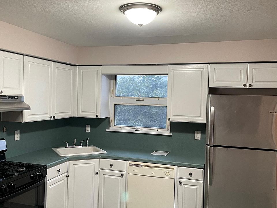 1st image of 3 Dorval Ave