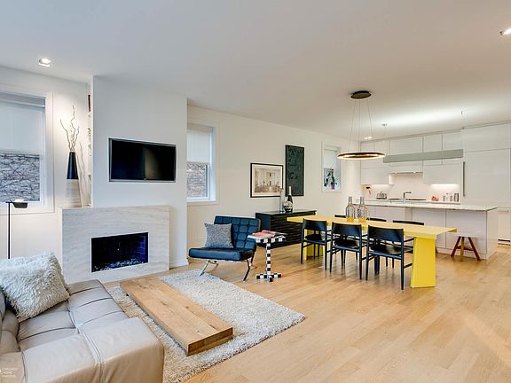 2nd image of 1238 N Hoyne Ave #1