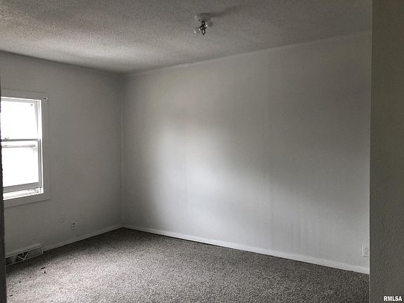 5th image of 1307 W Carpenter St